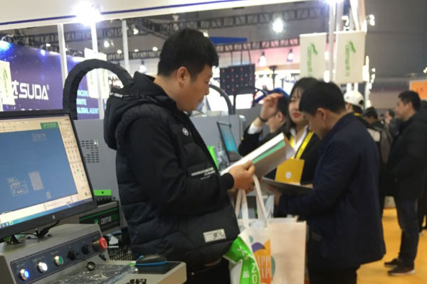 仔細(xì)閱讀得馬產(chǎn)品