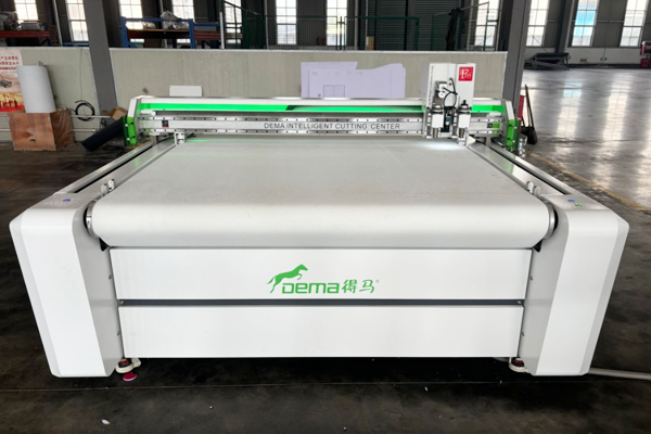 得馬F11高速巡邊裁切機