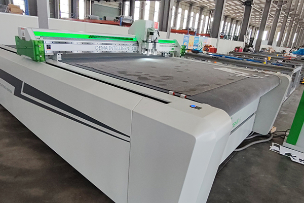 得馬F11高速裁切機(jī)