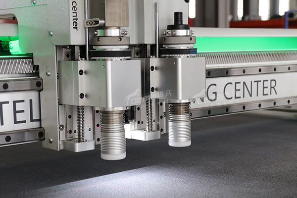 得馬F11高速裁切機(jī)