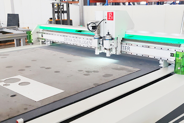 得馬高速裁切機(jī)