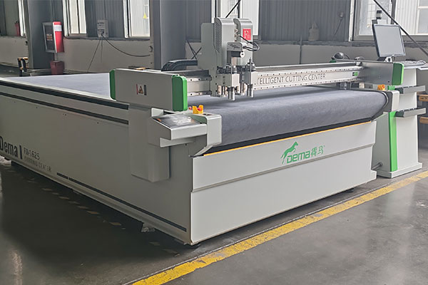 得馬F11-1625高速裁切機真機展示