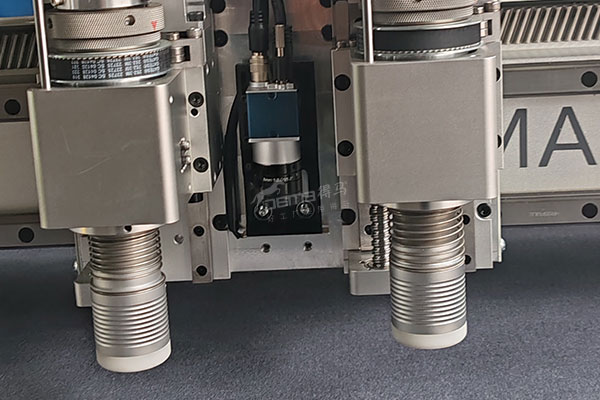 得馬F11-1625高速裁切機